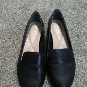 Very comfy black flats